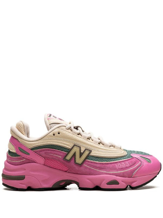 New Balance 1000 Pink Sneaker
